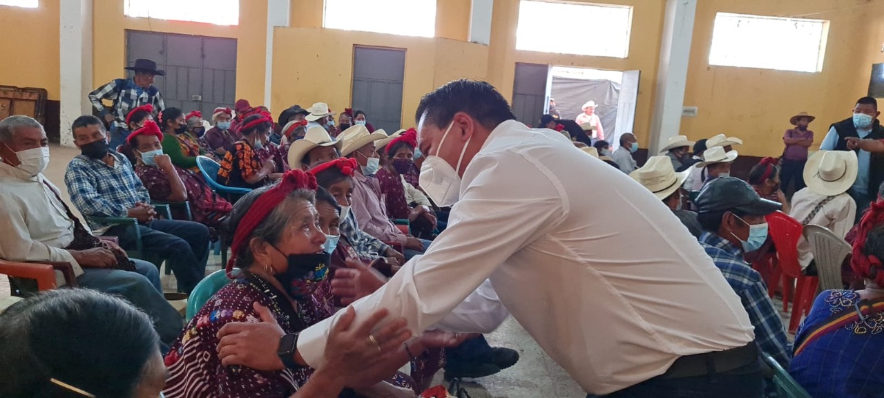 Adultos mayores de Colotenango recibirán aporte económico