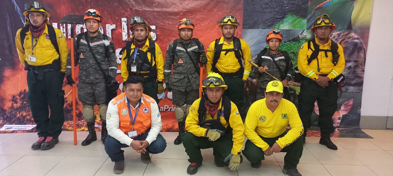 Autoridades resaltan labor de bomberos forestales en Petén