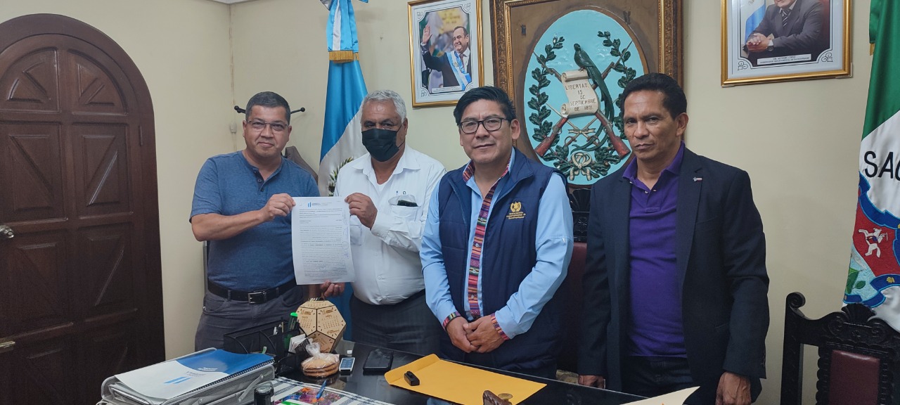 Suscriben cinco convenios para ejecutar obras de desarrollo en Sacatepéquez