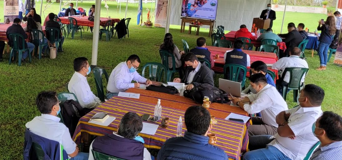 Municipalidades de Sacatepéquez y Chimaltenango reciben asesoría para implementar planes de desarrollo