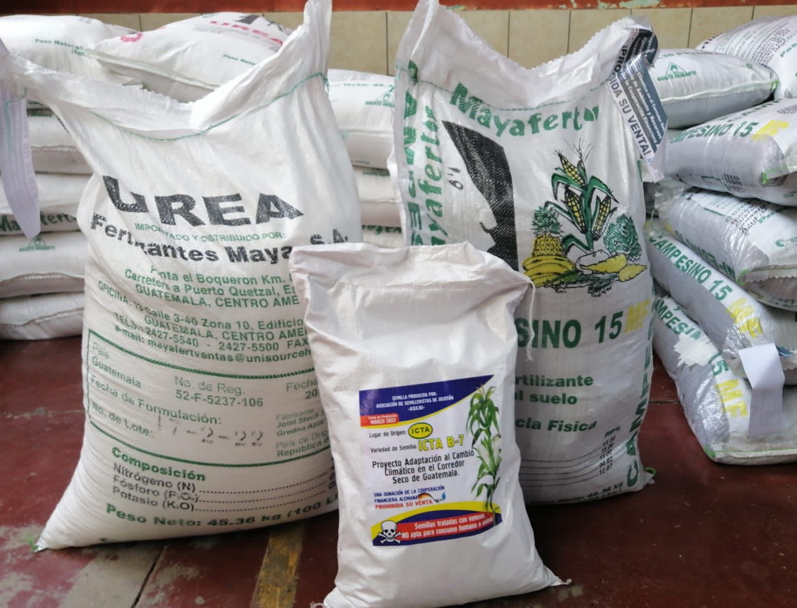 Agricultores zacapanecos reciben productos para mejorar sus cultivos