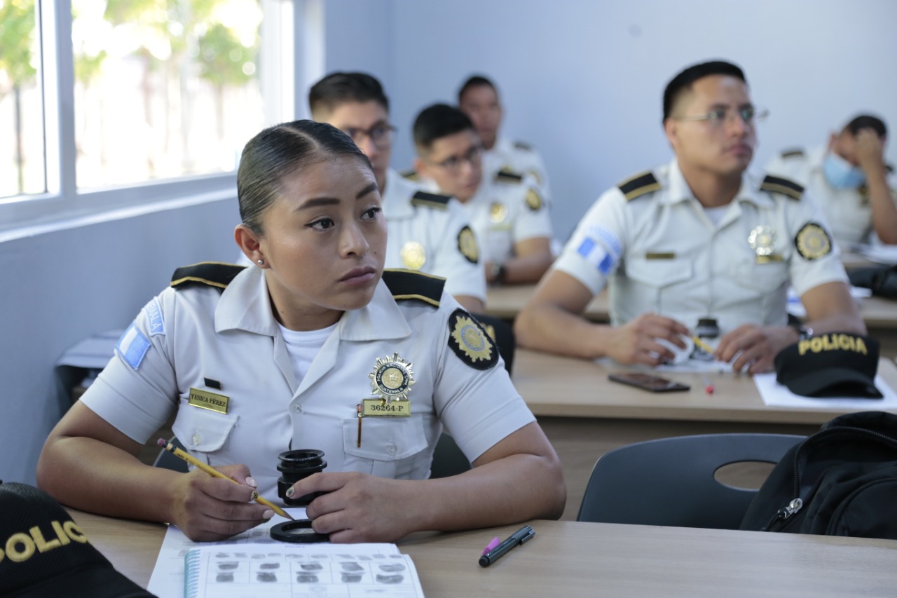 Agentes de la PNC reciben curso de dactiloscopia