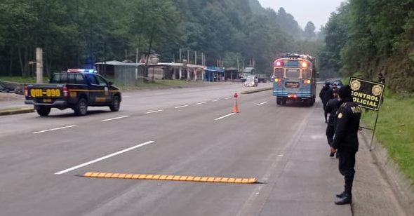 PNC implementa puestos de control y registro en ruta Interamericana