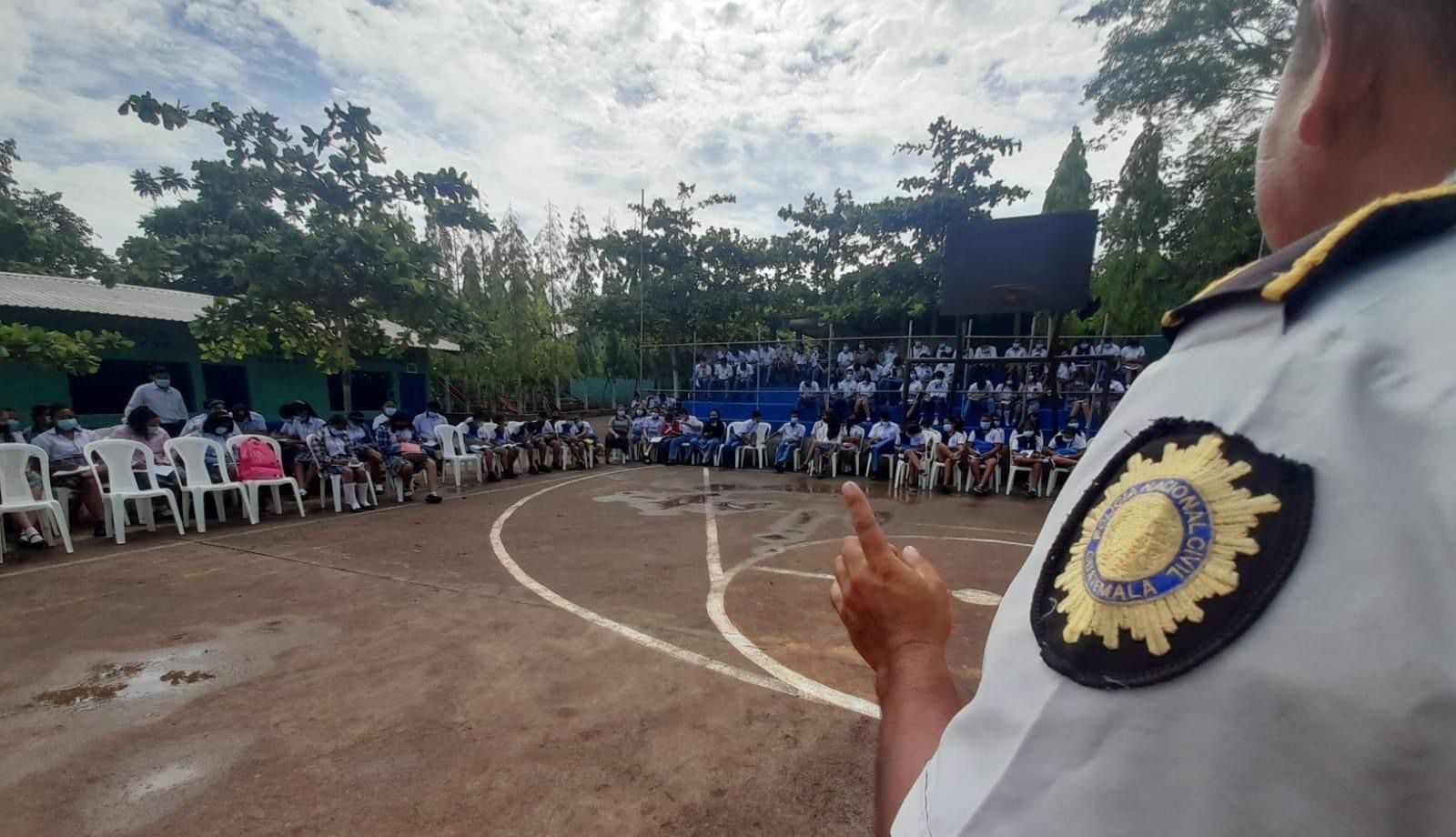 PNC promueve prevención de la violencia entre escolares