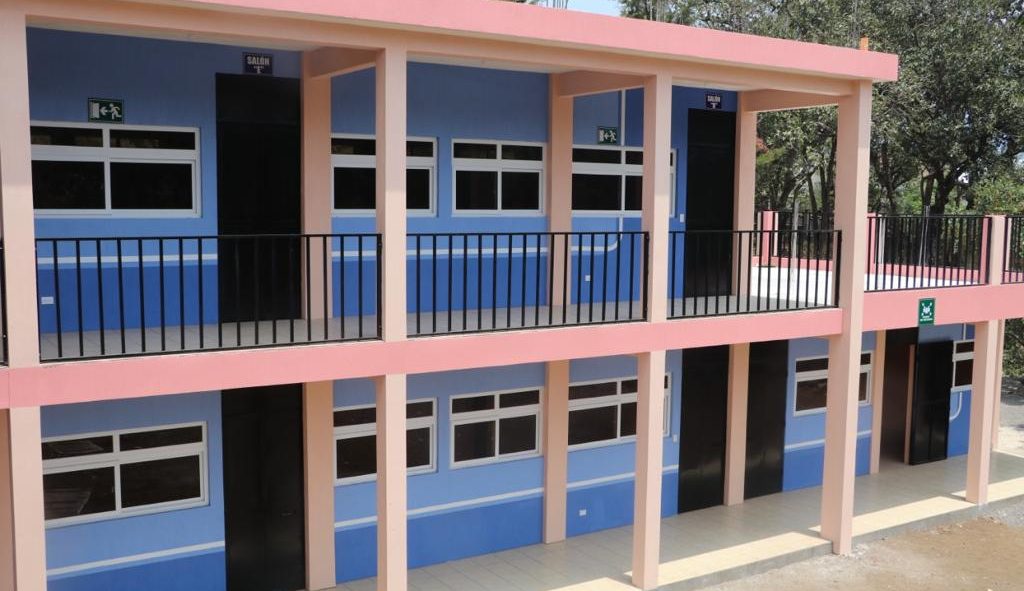 Estudiantes de Santiago Atitlán estrenan instituto