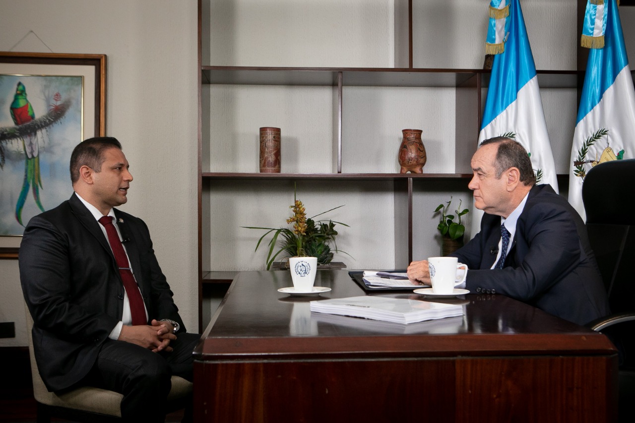 Presidente lleva a cabo diálogo con aspirantes a fiscal general y jefe del Ministerio Público