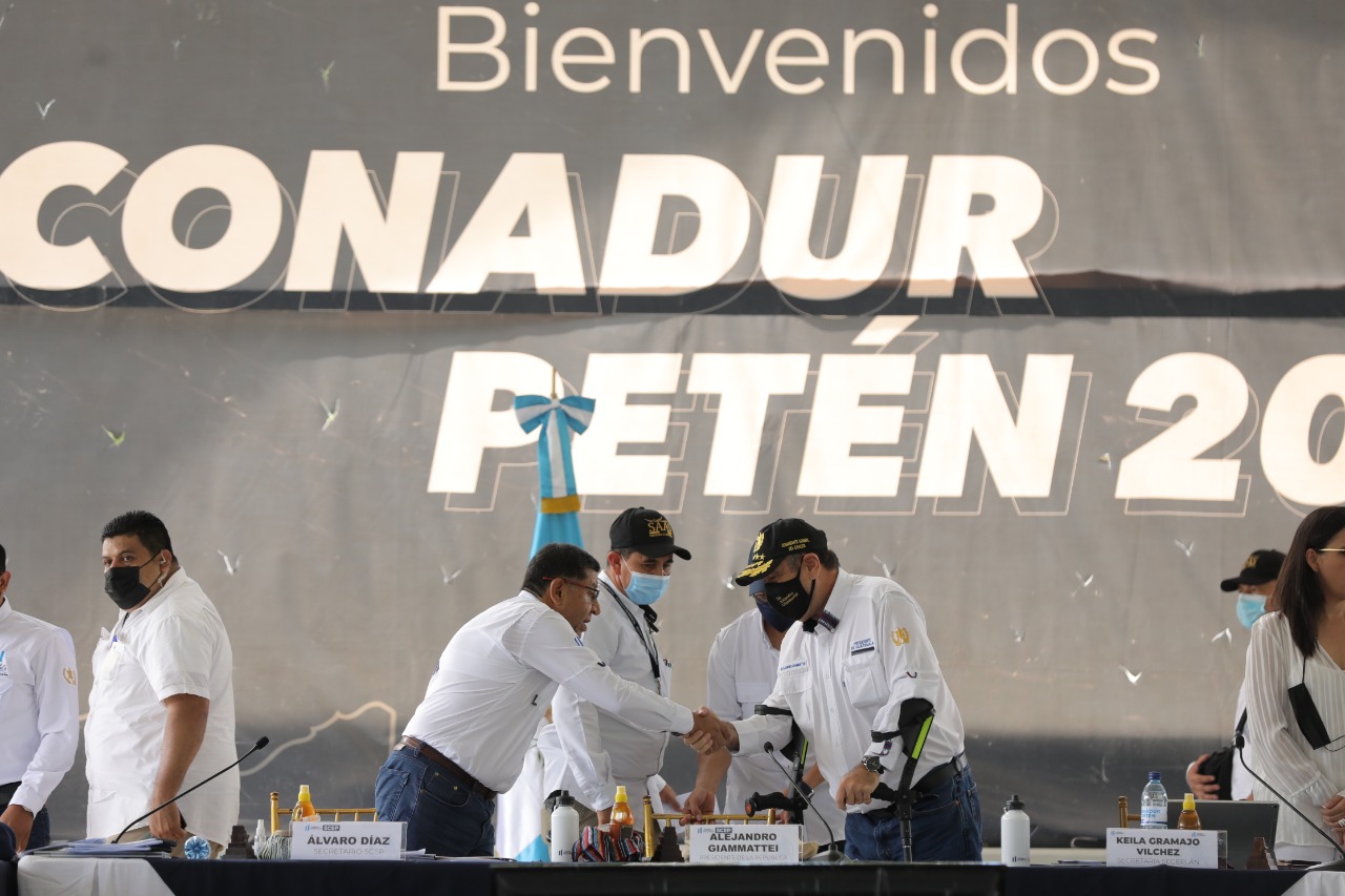 Mandatario anuncia proyectos de desarrollo para Petén