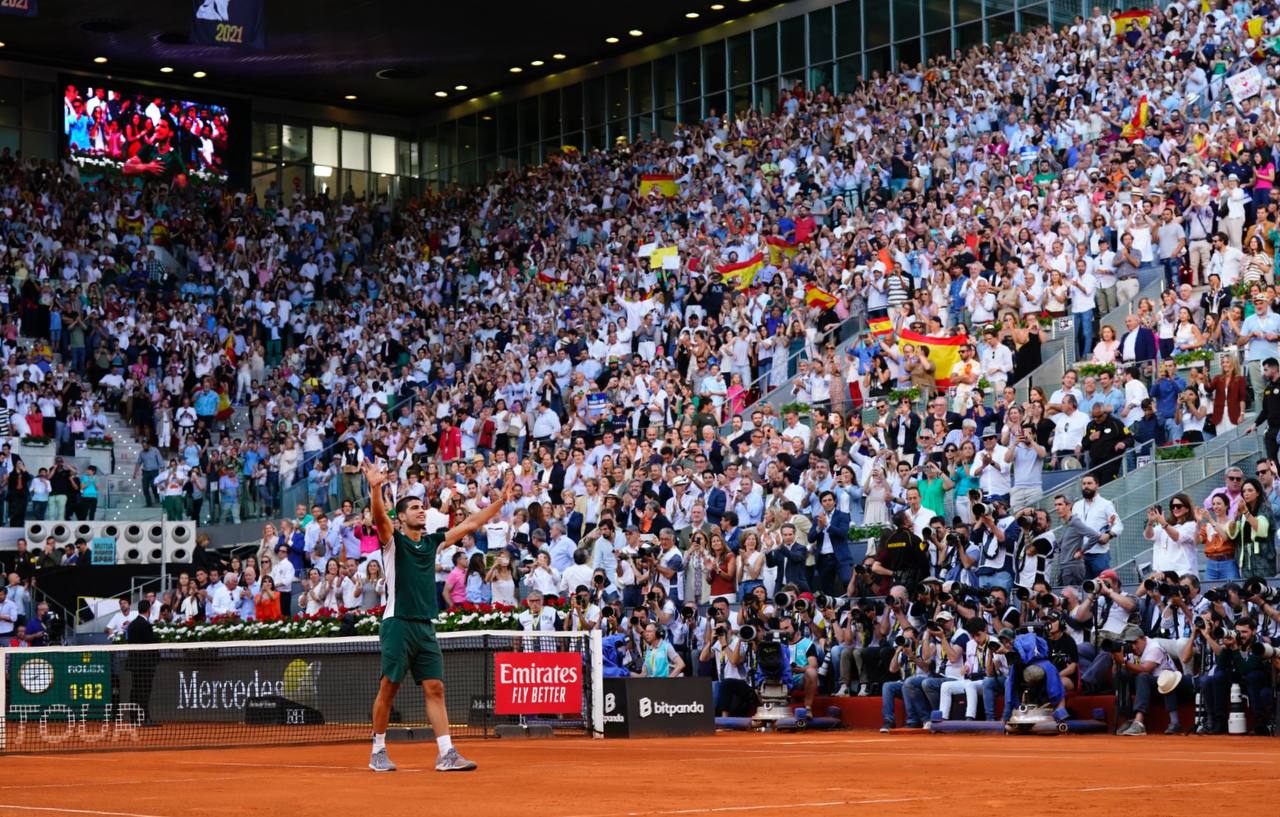 Carlos Alcaraz arrolla a Alexander Zverev y conquista el Masters 1000 Madrid