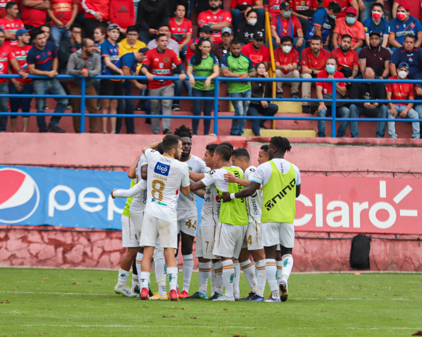 Comunicaciones le arruina la fiesta a Municipal y toma ventaja en la final