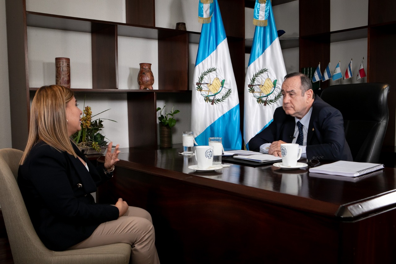 Darleene Apolonia Monge Pinelo amplia plan de trabajo durante diálogo con mandatario