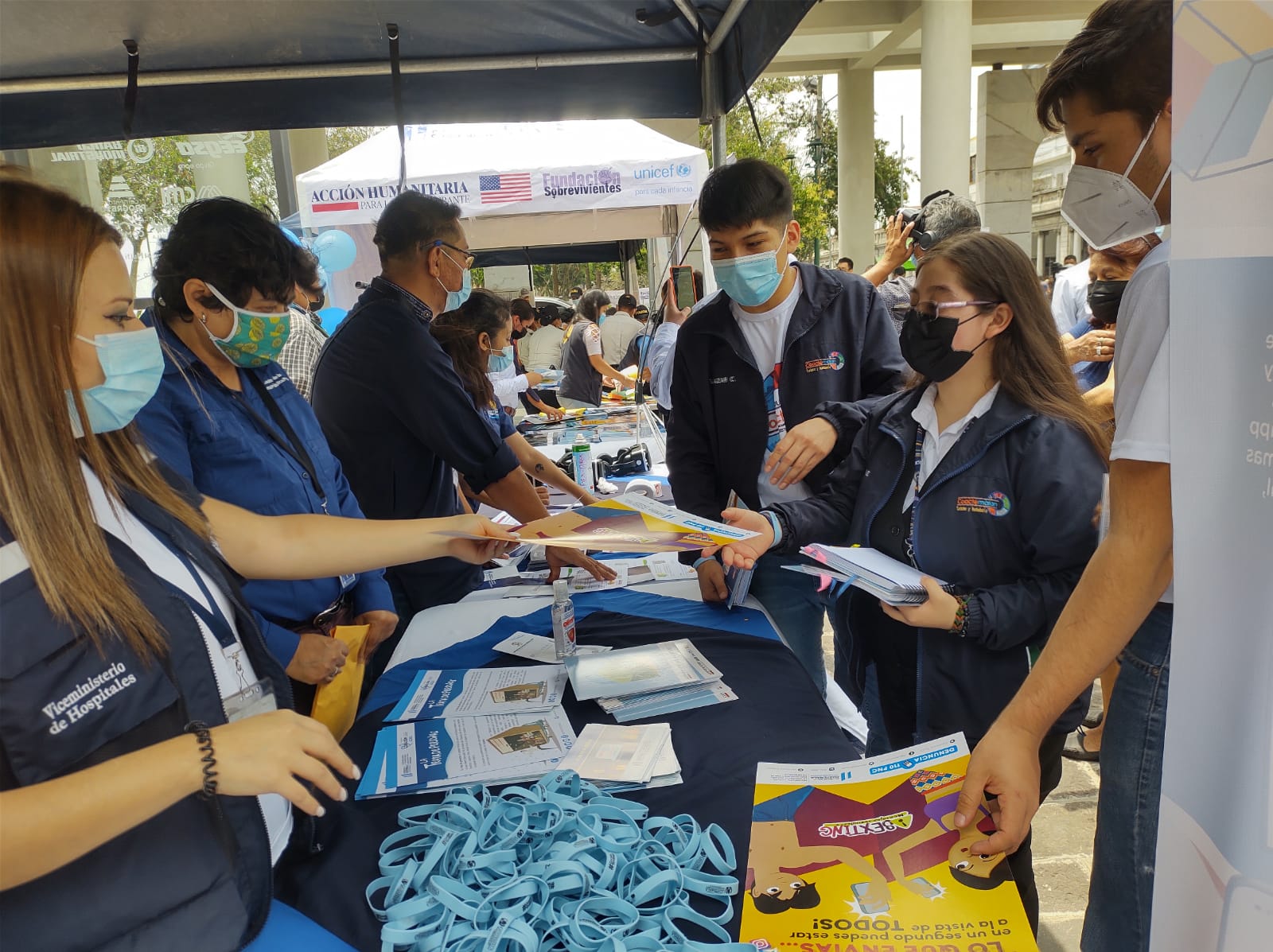 Con feria informativa sensibilizan sobre ciberdelitos contra menores