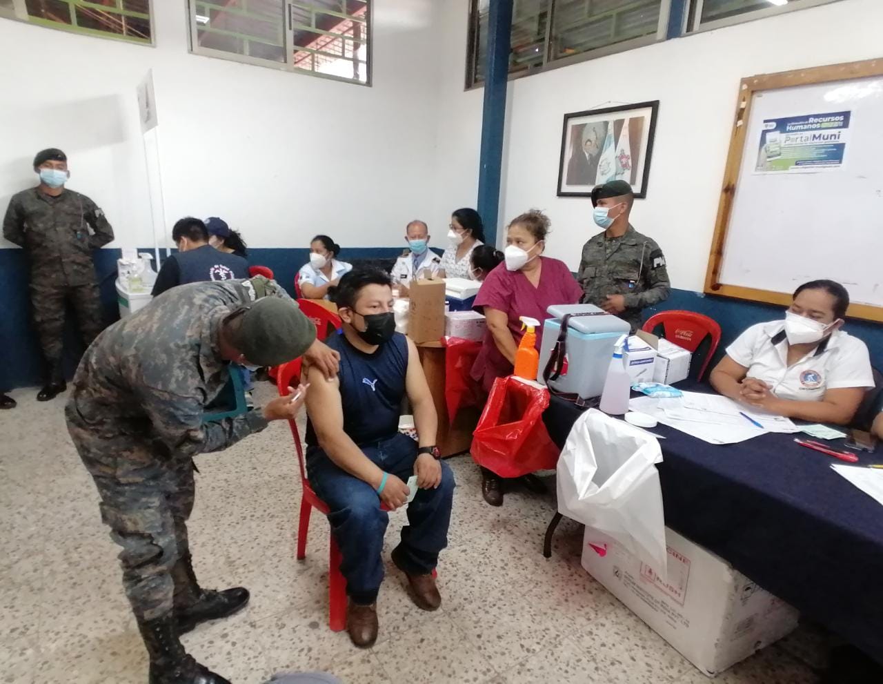 Ejército y PNC apoyan jornada integral de vacunación “Defensa por Salud”
