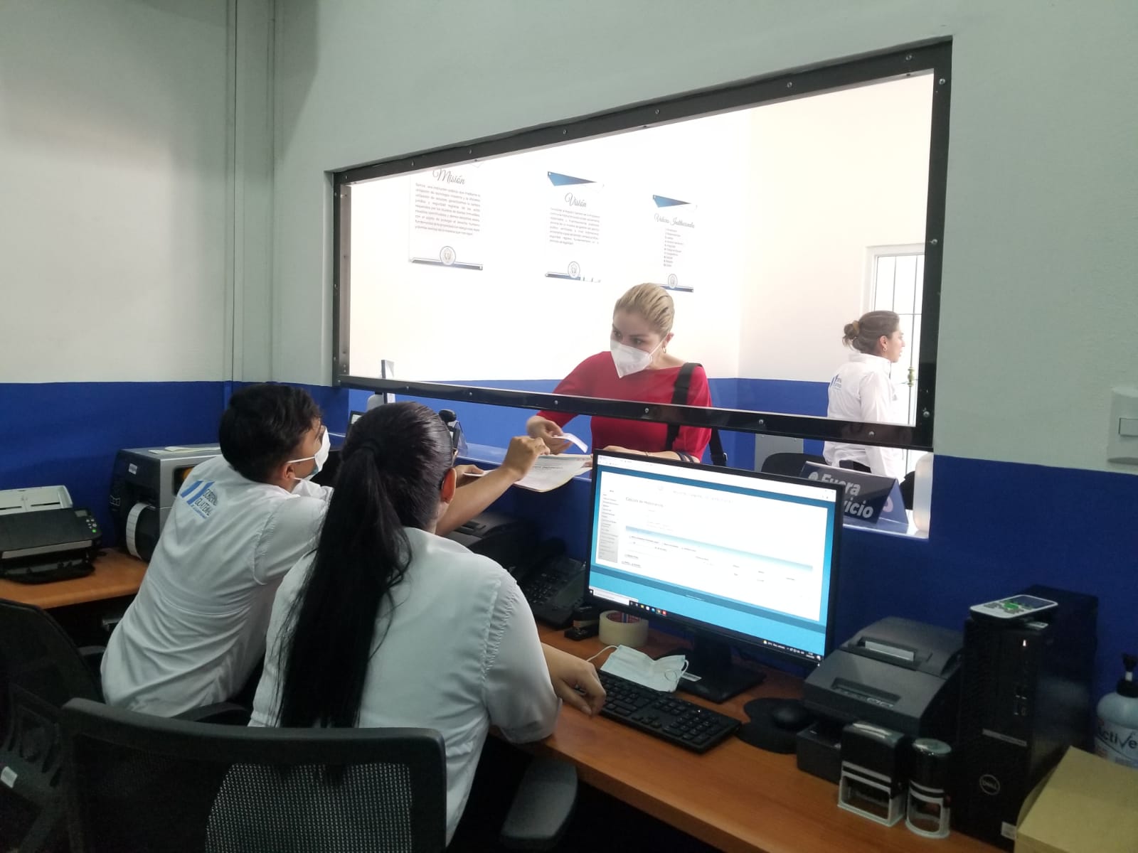Acercan servicios registrales a población izabalense