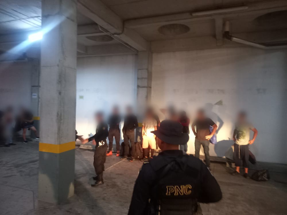 Remiten a Migración a 18 extranjeros por ingreso irregular al país