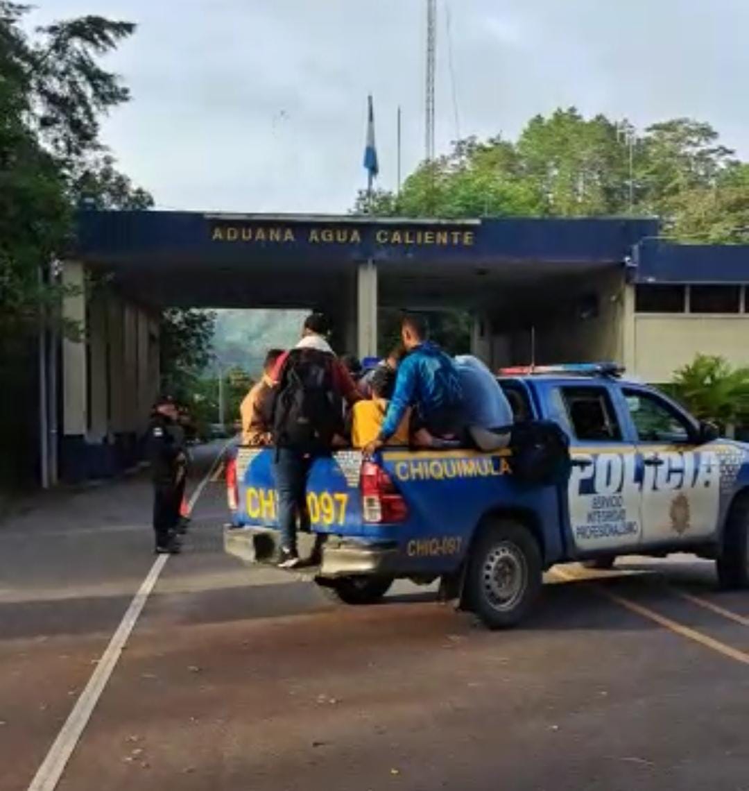 Remiten a Migración a 17 venezolanos por ingreso irregular al país