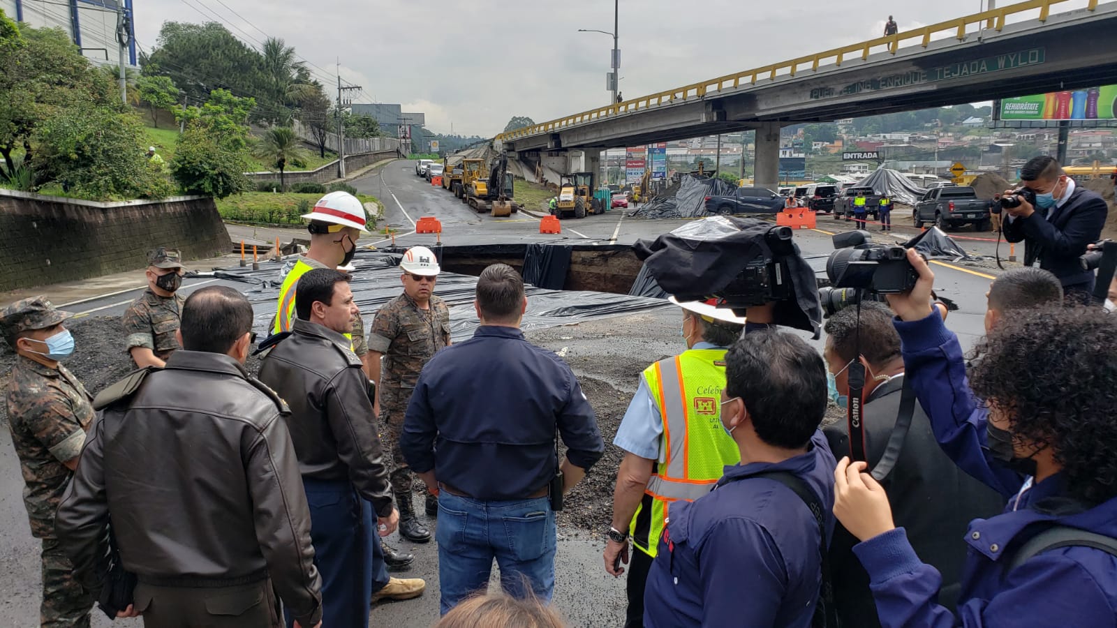 Efectúan labores de análisis para colocar puentes provisionales en kilómetro 15 al Pacífico