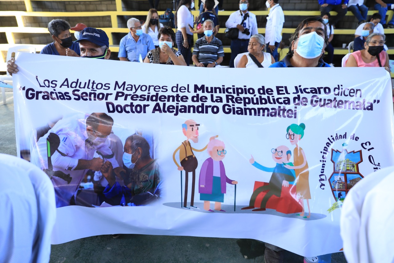 Beneficiarios del programa del adulto mayor del Mintrab