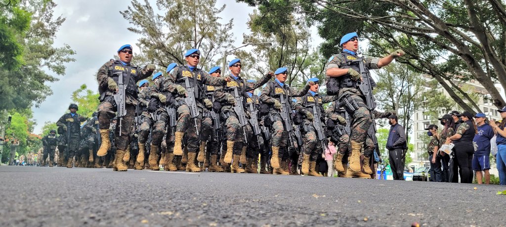 Desfile Militar en conmemoración del Día Del Ejército y CLI Aniversario de la Gesta Revolucionaria de 1871