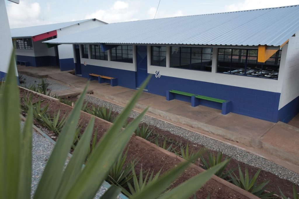Se har remozado 3 mil escuelas dañadas por lluvias
