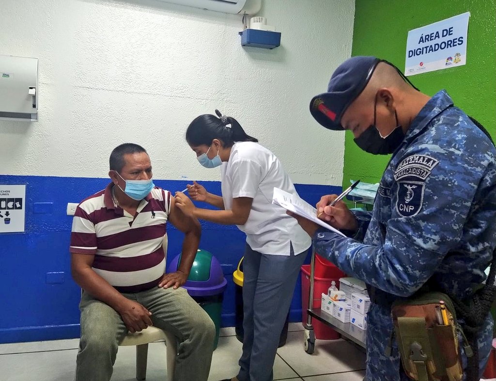COVID-19: Instan a la población a vacunarse este fin de semana