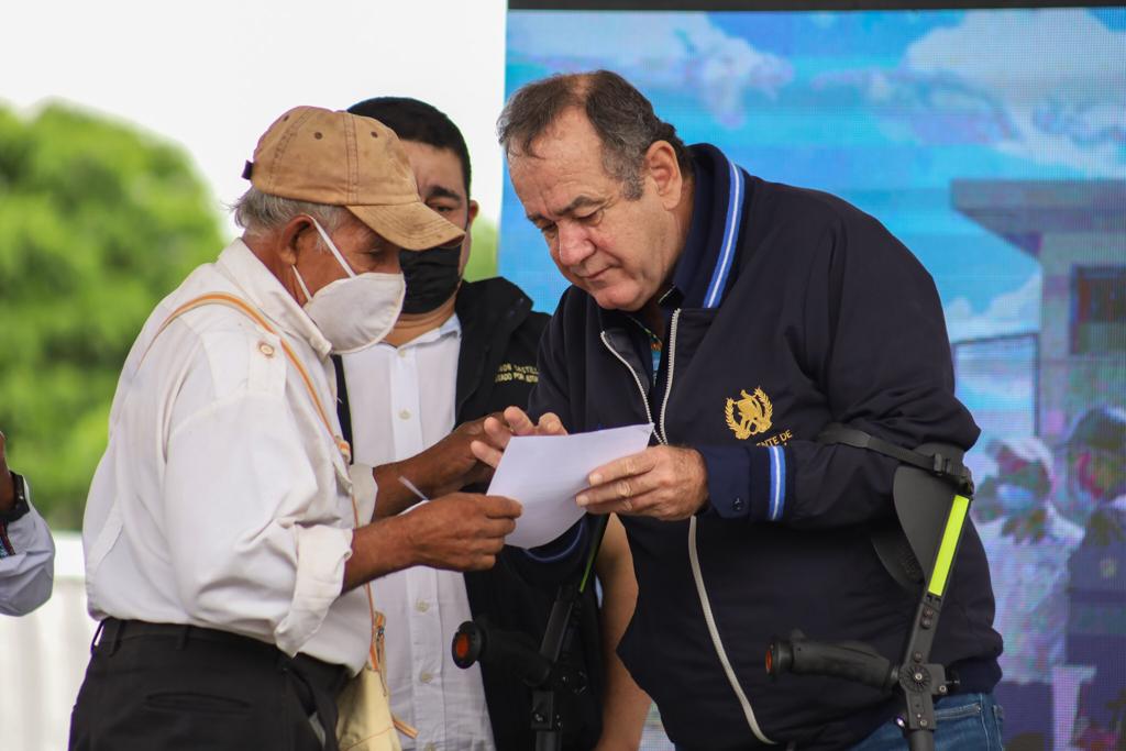 Entregan notificaciones a más de mil nuevos beneficiarios del Programa del Adulto Mayor