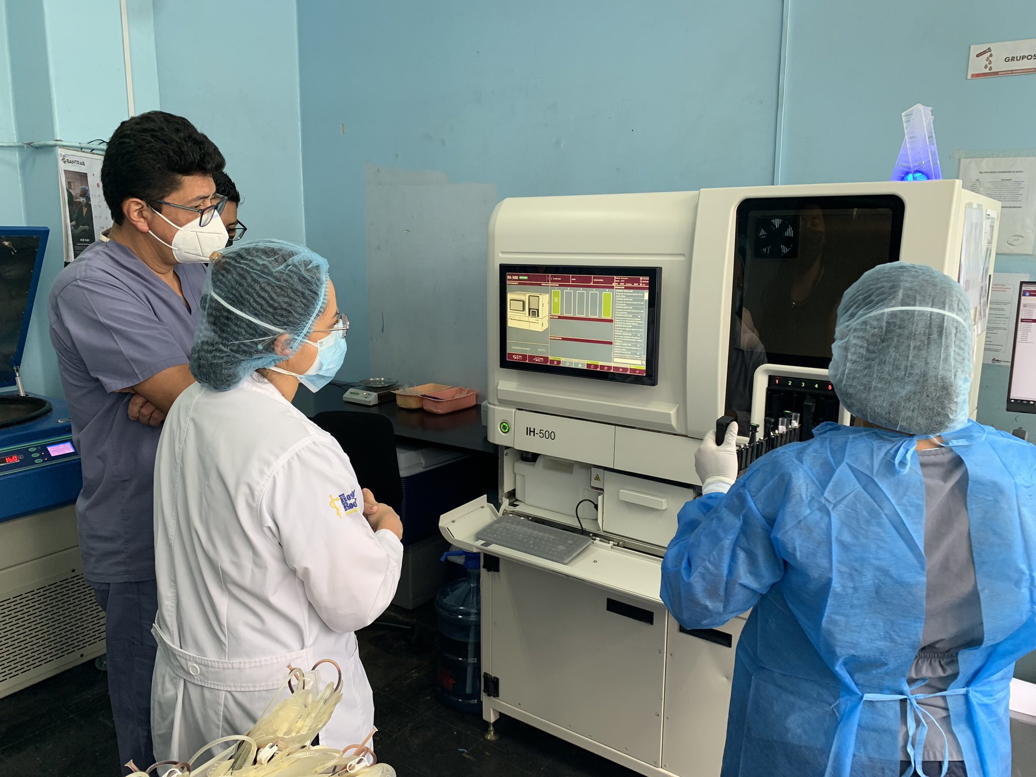 Hospital Roosevelt implementa nuevo equipo en el banco de sangre