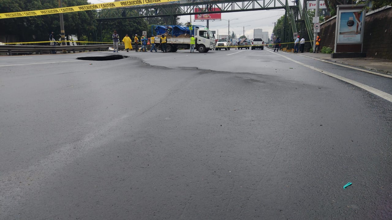 Habilitan ruta alterna para transitar hacia el sur tras socavamiento