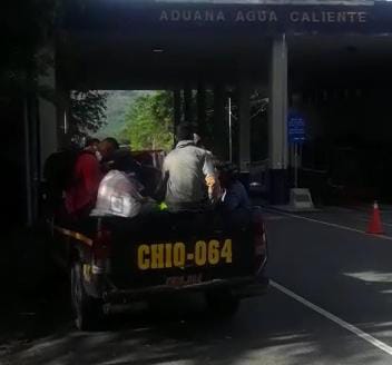 Localizan a 16 migrantes en ruta a la frontera de Agua Caliente, Chiquimula