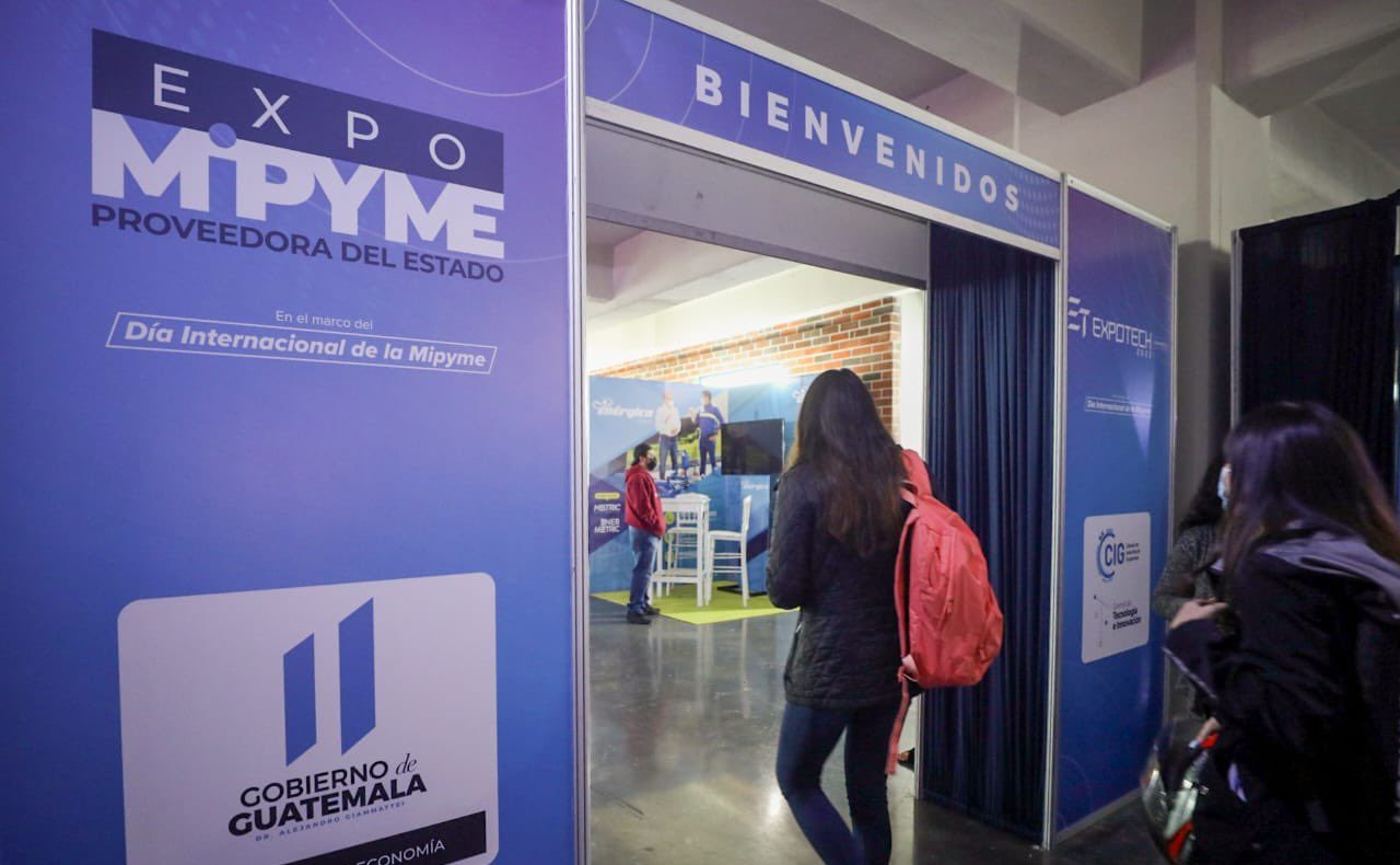 Efectúan “Expo Tech 2022” ofreciendo productos y servicios con tecnología de punta
