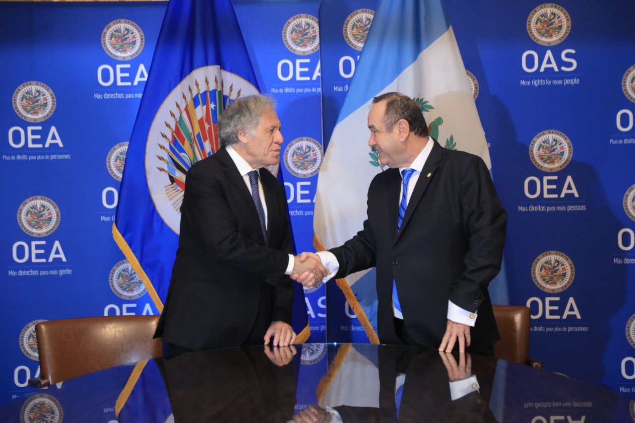 Mandatario se reúne con secretario general de la OEA