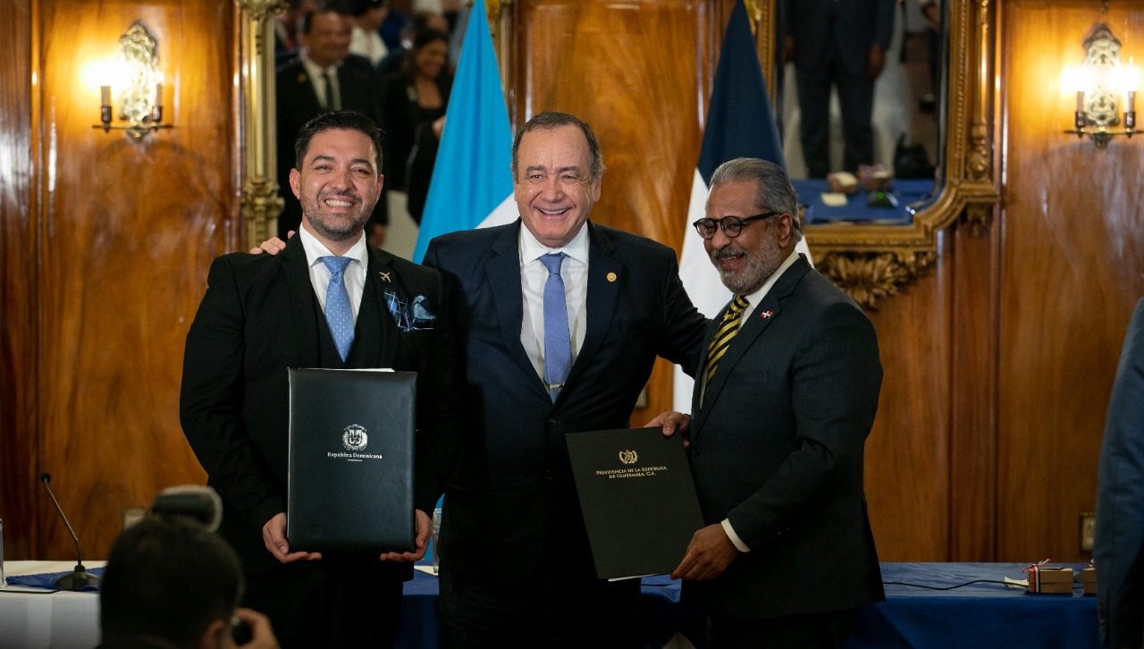 Guatemala y República Dominicana firman Acuerdo de Servicios Aéreos