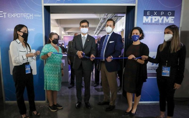 Acto de inauguración de la Expo Mipyme, en el Campus TEC.