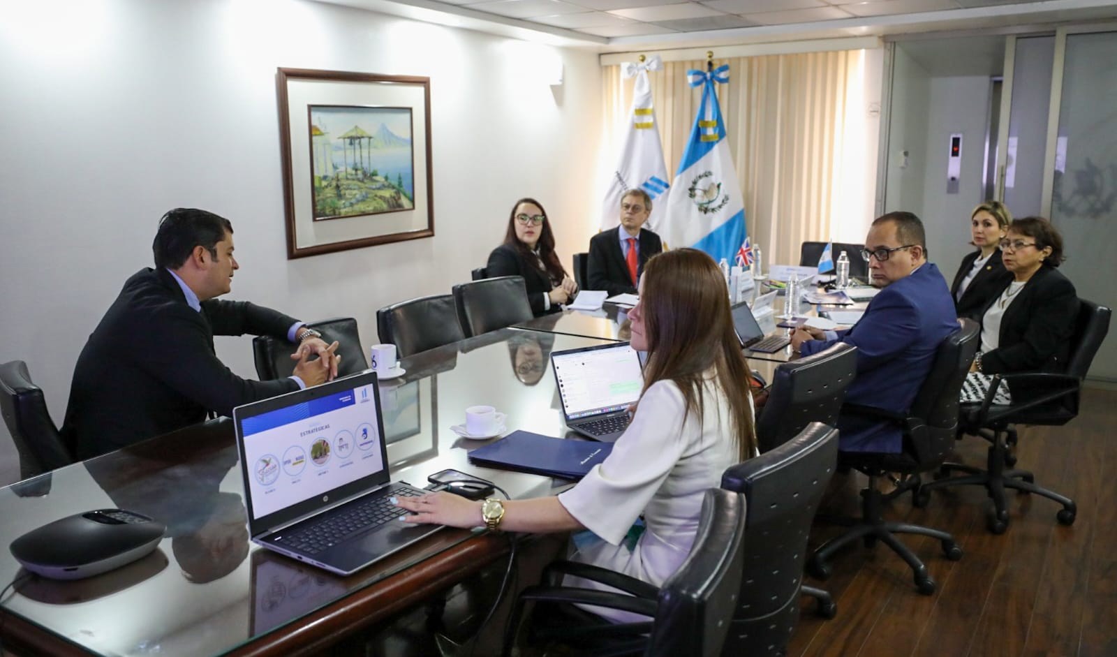 Exponen plan Guatemala no se Detiene al embajador británico