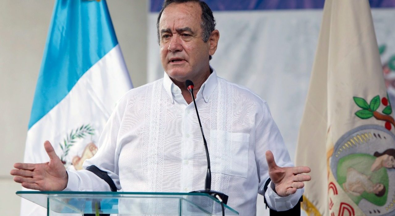 Presidente resalta interés de más empresas por invertir en el país
