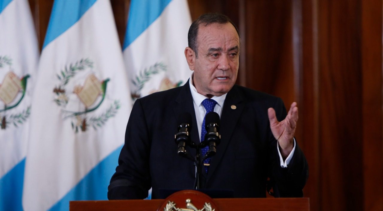 El presidente Alejandro Giammattei presenta el plan de abastecimiento para el país.