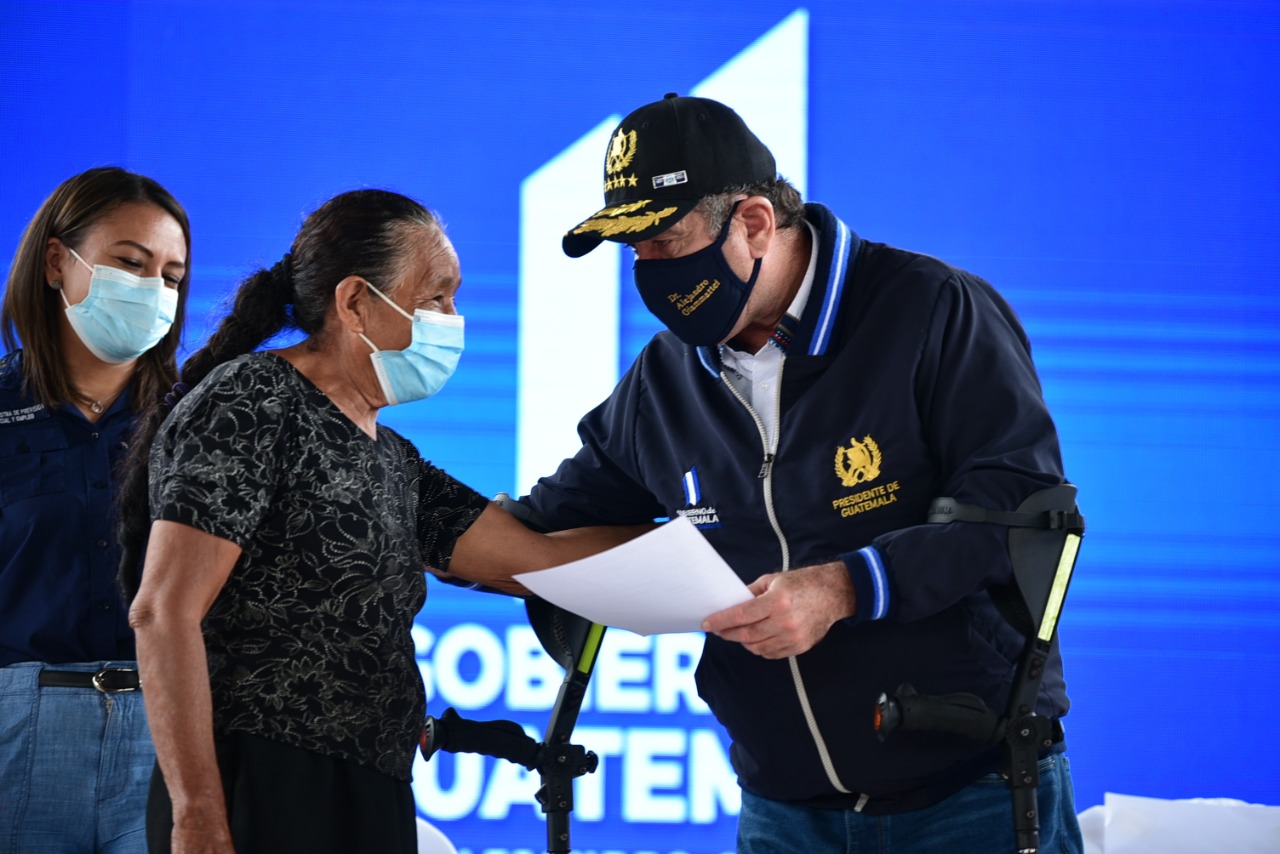 Programa del Adulto Mayor beneficia a más de 2 mil pobladores de Petén