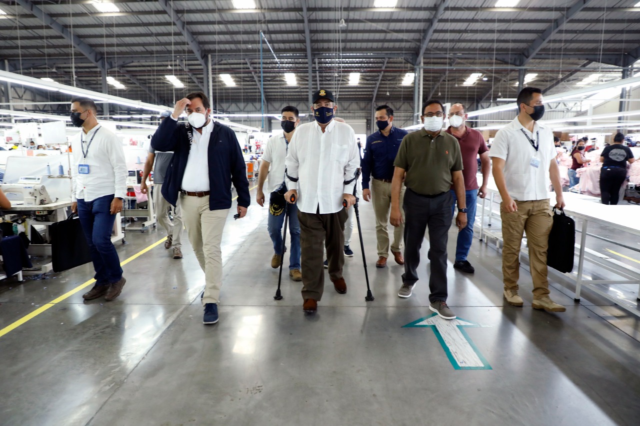 Presidente recorre fábrica textil