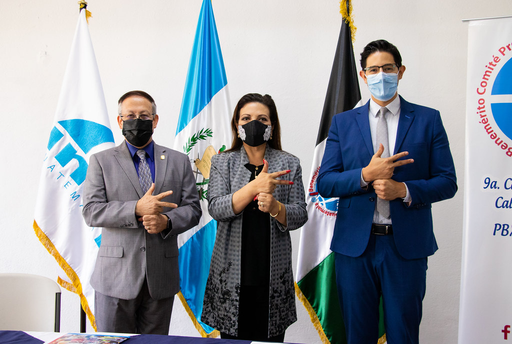Firman convenio para incluir en administración pública a personas con discapacidad