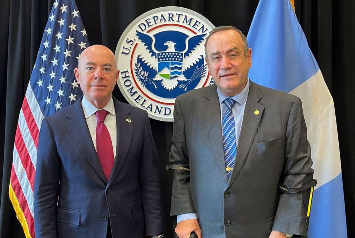Reunión del presidente Alejandro Giammattei, y el secretario de Seguridad Nacional de los Estados Unidos, Alejandro Mayorkas.