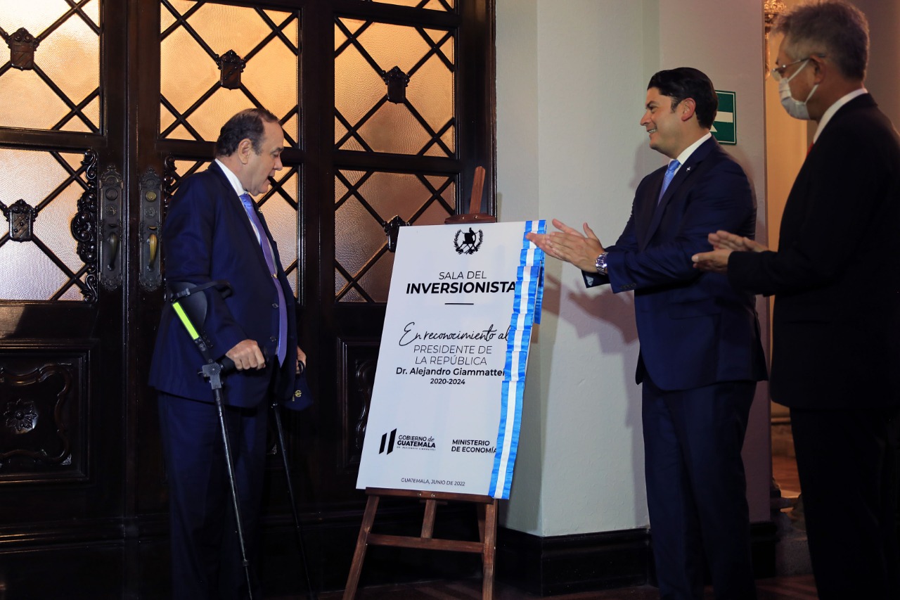 Inauguran Sala del Inversionista
