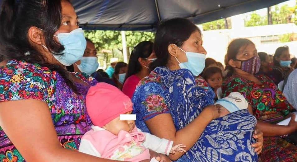 Familias de Santa Cruz Naranjo reciben dotación de alimentos