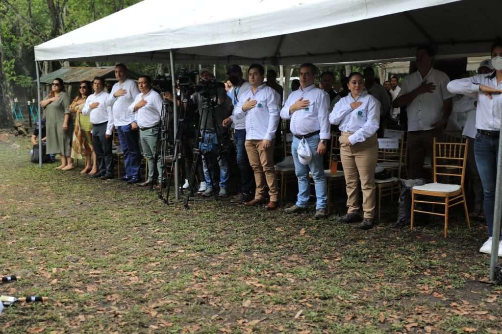 Acto oficial de inicio de trabajos en parque Tayasal.