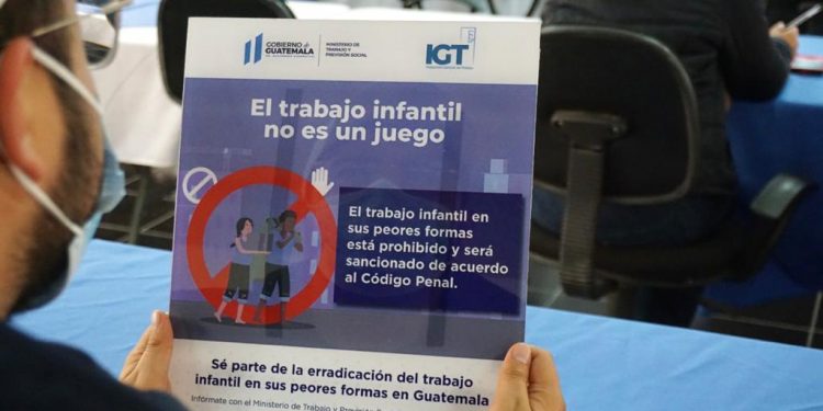 Socializan material didáctico sobre riesgos del trabajo infantil