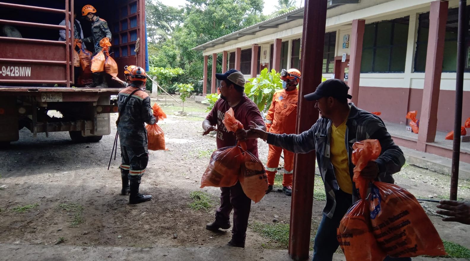 Conred apoya a vecinos afectados por inundaciones en San José La Máquina