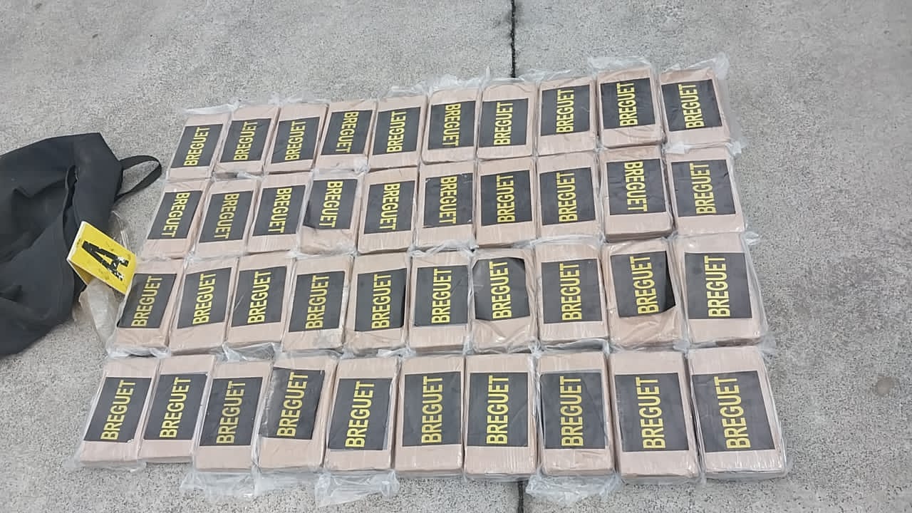 Dan golpe al narcotráfico con localización de 193 paquetes de cocaína
