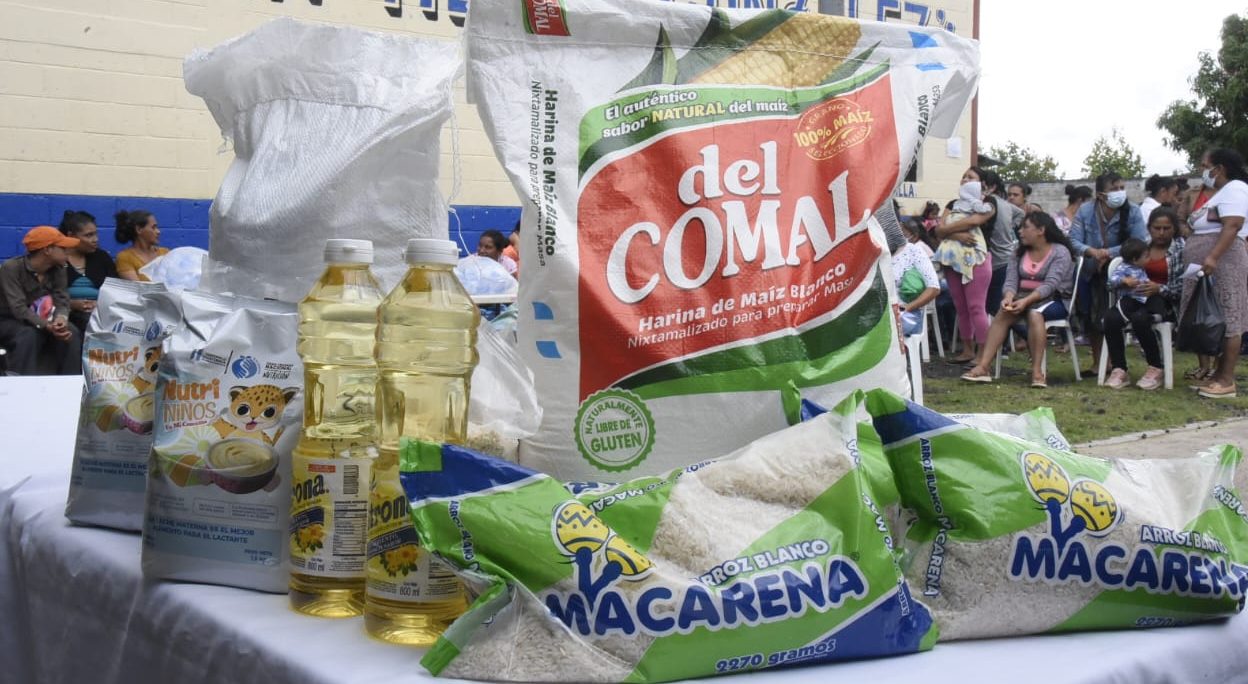 Más de mil 700 familias se benefician con raciones de alimentos