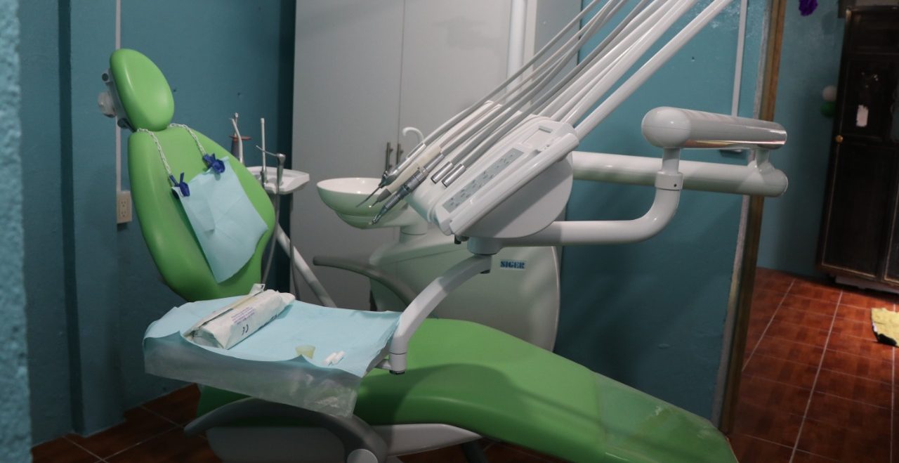 Clínica odontológica municipal beneficia a población de San Antonio Sacatepéquez