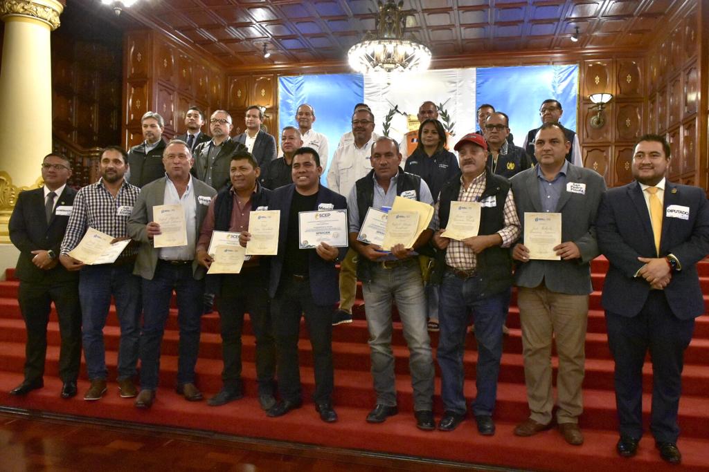 Gobierno y autoridades locales de Jalapa discuten sobre los 77 compromisos presidenciales adquiridos