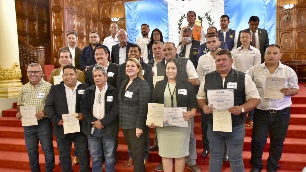 Dan seguimiento a compromisos