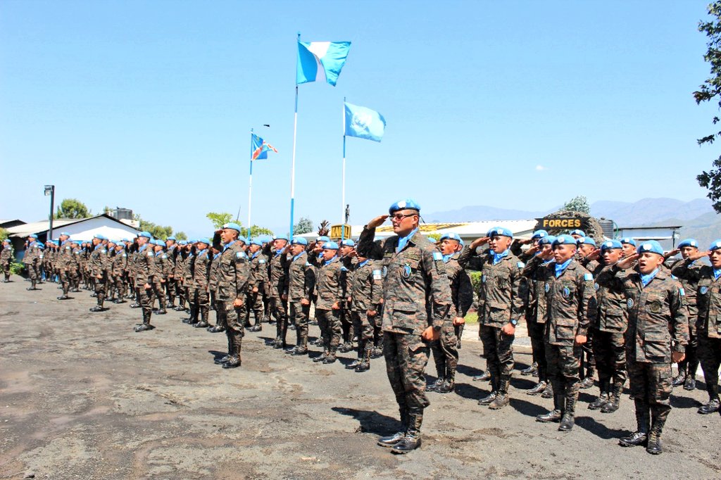 Presidente Giammattei saluda al Ejército de Guatemala en su día
